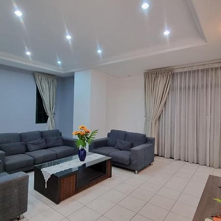 Kenyalang Emerald Riverine Resort Homestay Kuching Ngoại thất bức ảnh